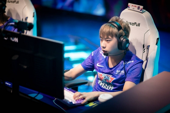 iG在英雄联盟总决赛首轮遭淘汰 成都赛场的激烈对决